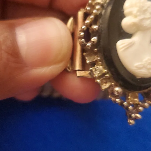 Cameo Bracelet - Picture 6 of 6